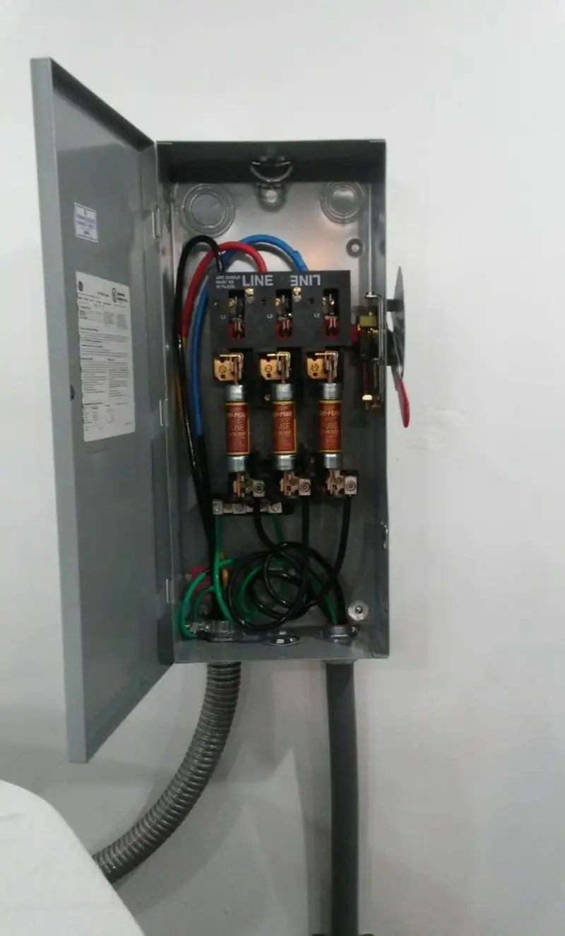 Three-phase disconnect switch installed for Smoke Detector Installation in New Carrollton